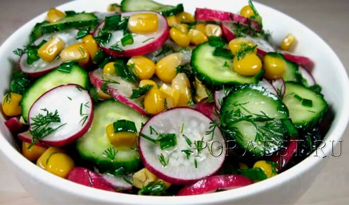 salat-s-rediskoj-ogurcom-kukuruzoj