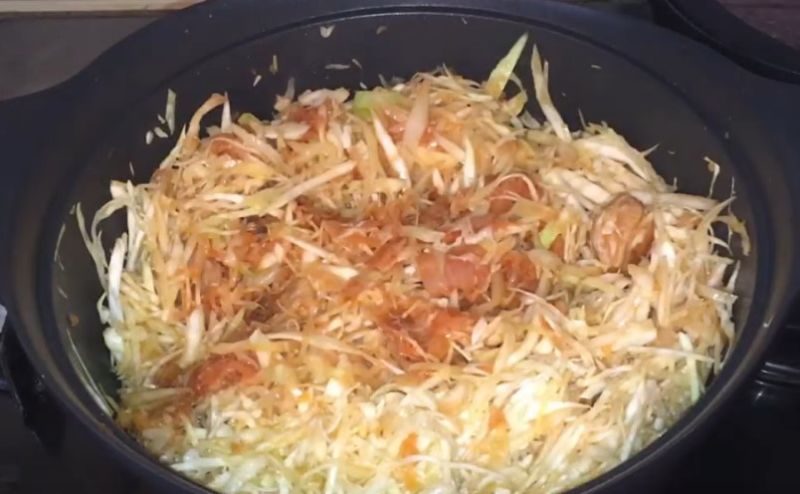 Как потушить капусту в сковороде, в мультиварке и кастрюле - 10 рецептов приготовить вкусно и быстро