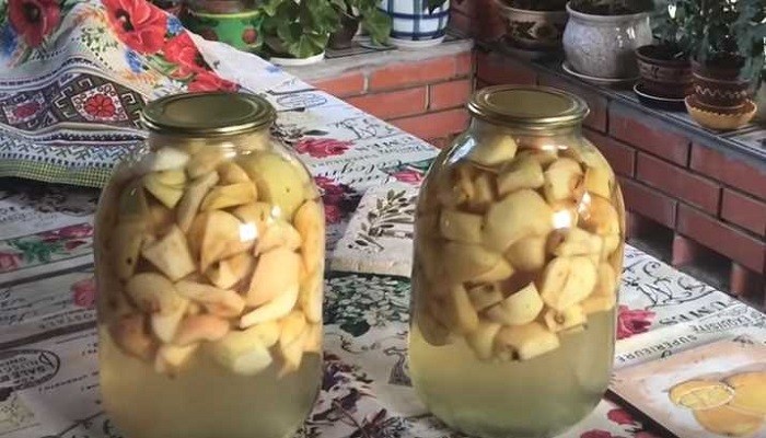 Простой рецепт яблочного компота на зиму