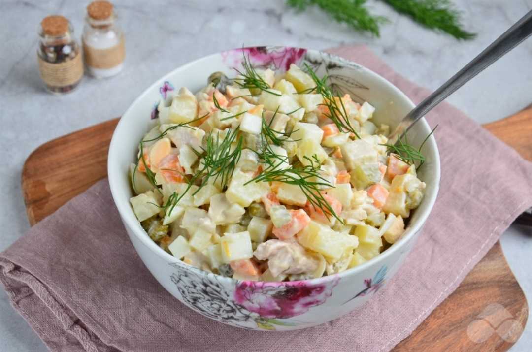 Рецепт 8: Салат с перепелками и свежими овощами